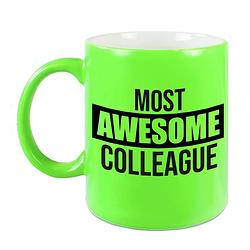 Foto van 1x stuks collega cadeau mok / beker neon groen most awesome colleague - feest mokken