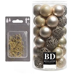 Foto van 37x stuks kunststof kerstballen parel/champagne 6 cm inclusief gouden kerstboomhaakjes - kerstbal