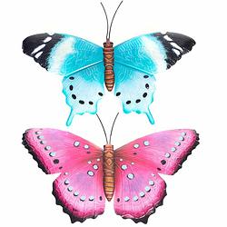 Foto van Set van 2x stuks tuindecoratie muur/wand vlinders van metaal in blauw en roze tinten 48 x 30 cm - tuinbeelden