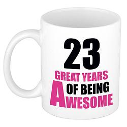 Foto van 23 great years of being awesome cadeau mok / beker wit en roze - feest mokken