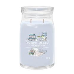 Foto van Yankee candle geurkaars large - met 2 lonten - a calm & quiet place - 16 cm / ø 9 cm