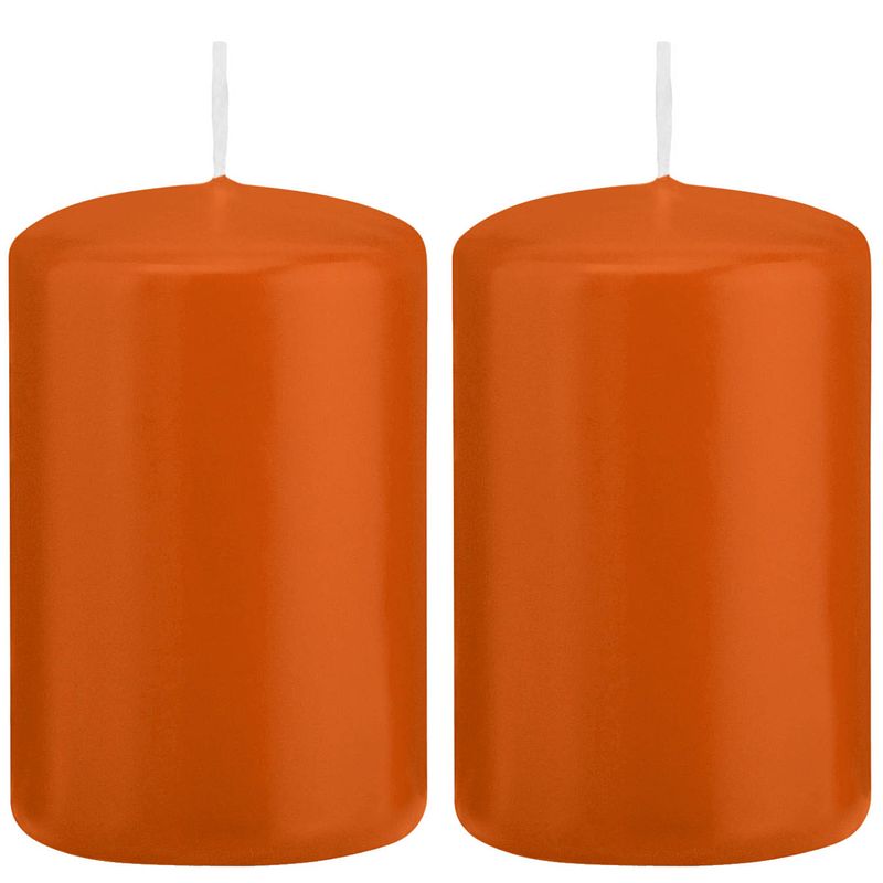 Foto van 2x kaarsen oranje 5 x 8 cm 18 branduren sfeerkaarsen - stompkaarsen