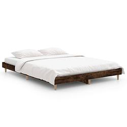 Foto van The living store bedframe - gerookt eiken - multiplex lattenbodem - 193 x 138 x 20 cm