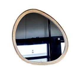 Foto van Benoa long beach brass egg-shaped wall mirror 72 cm