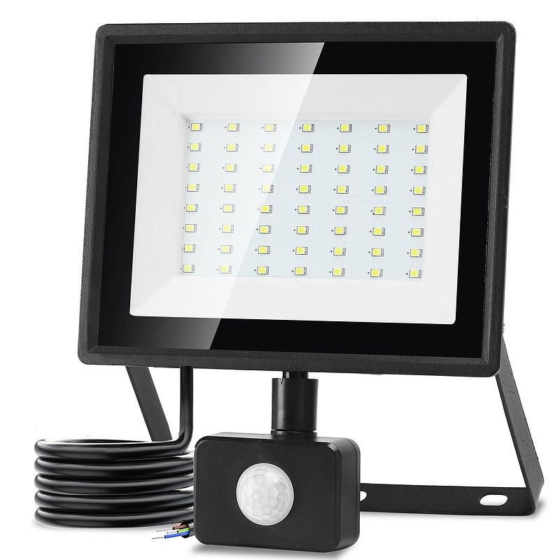 Foto van Aigostar 10li2 - led schijnwerper 50w met sensor - ip65 waterdicht - 6500k - floodlight - bouwlamp - zwart