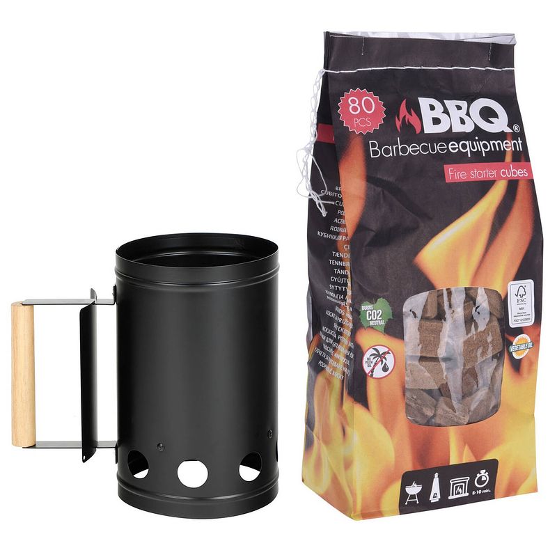 Foto van Bbq/barbecue briketten starter met houten handvat zwart 27 cm met 80x bbq aanmaakblokjes - barbecuegereedschapset