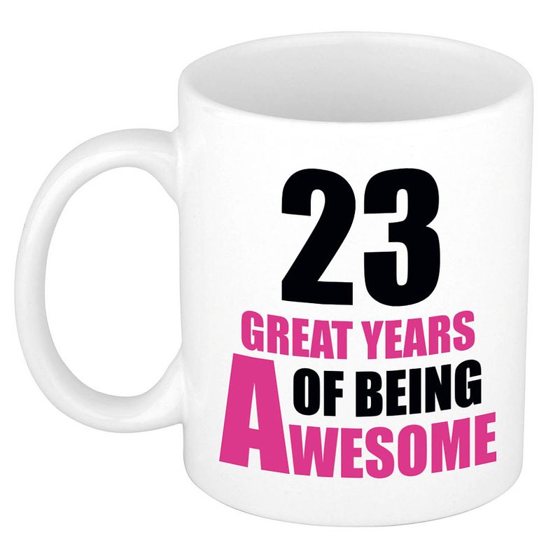 Foto van 23 great years of being awesome cadeau mok / beker wit en roze - feest mokken