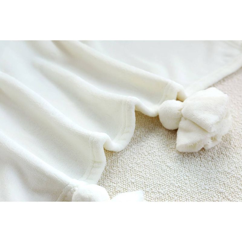 Foto van Amelie home - milky powder pluche deken met kwastjes - créme