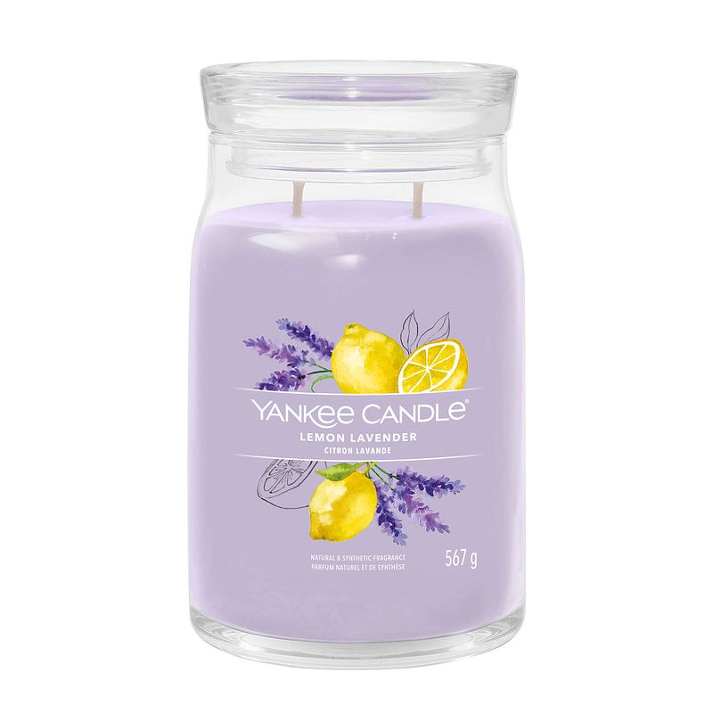 Foto van Yankee candle geurkaars large - met 2 lonten - lemon lavender - 16 cm / ø 9 cm