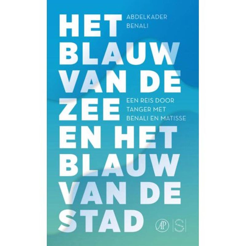 Foto van Het blauw van de zee en het blauw van de stad