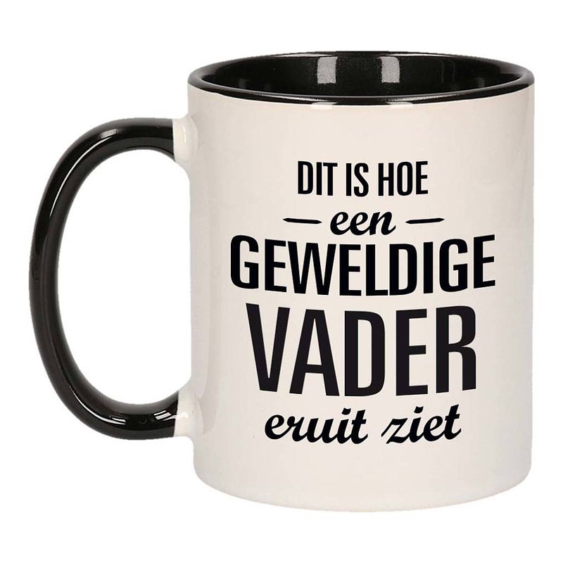 Foto van Geweldige vader eruit ziet mok / beker zwart wit 300 ml - cadeau mokken - feest mokken