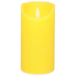 Foto van 1x gele led kaarsen / stompkaarsen met bewegende vlam 15 cm - led kaarsen