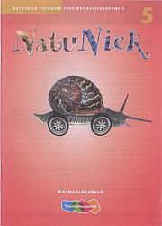 Foto van Natuniek - adriaan maters, lia. konijn, teun ooms - paperback (9789006661392)
