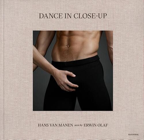 Foto van Dance in close up - erwin olaf - hardcover (9789464366273)