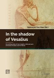 Foto van In the shadow of vesalius - paperback (9789044137897)