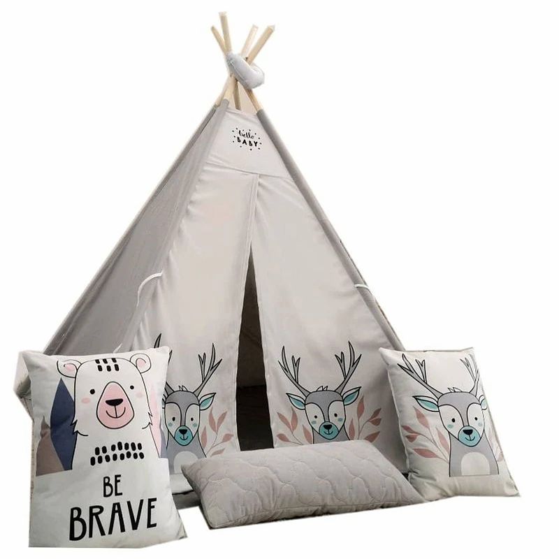 Foto van Luxe handgemaakte hert tipi tent speeltent 110 x 110 x 160 cm inclusief 3 kussens en grondkleed