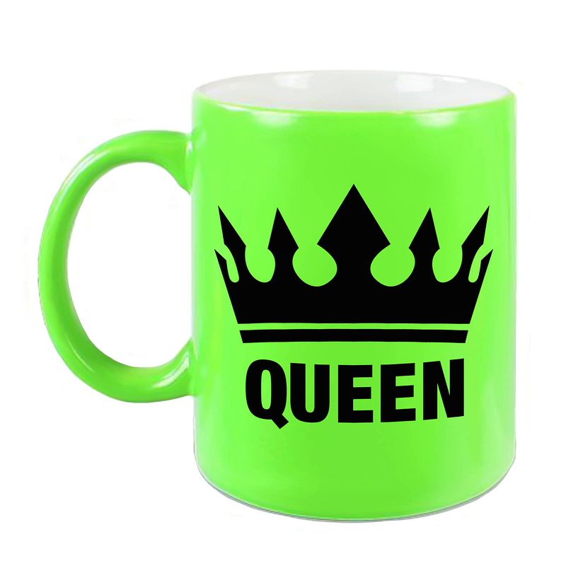 Foto van Cadeau queen mok/ beker fluor neon groen met zwarte bedrukking 300 ml - feest mokken