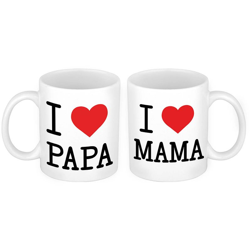 Foto van Love papa en mama met hartje mok - cadeau beker set voor papa en mama - feest mokken