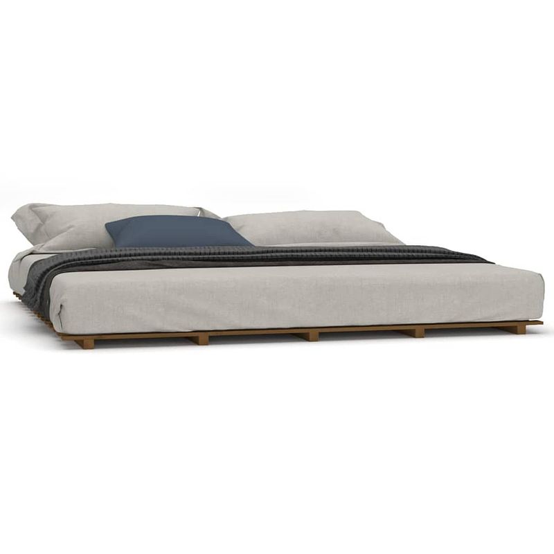 Foto van The living store houten bedframe - massief grenenhout - 200 x 200 cm - honingbruin