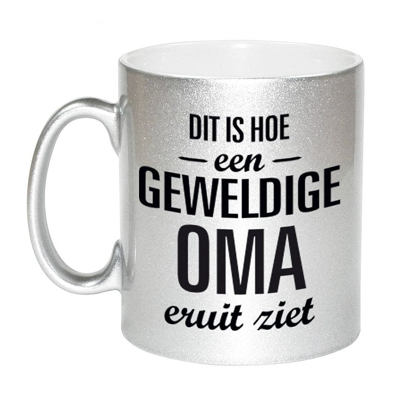 Foto van Zilveren geweldige oma cadeau koffiemok / theebeker 330 ml - feest mokken