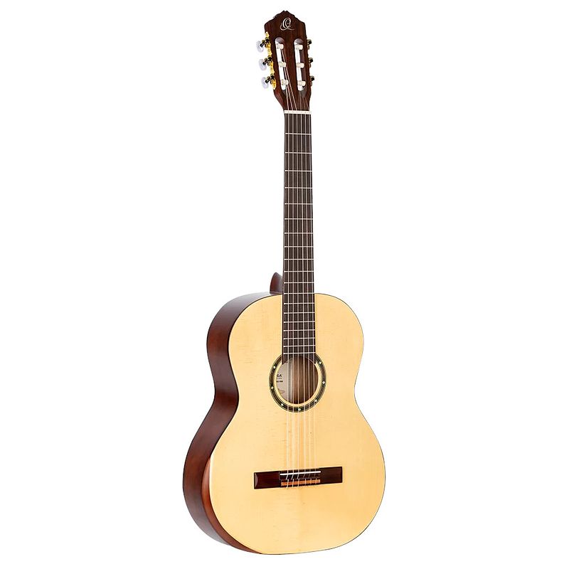 Foto van Ortega r55dlx family pro series full-size guitar natural klassieke gitaar met armsteun