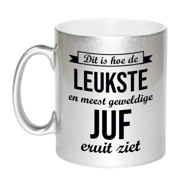 Foto van Zilveren leukste en meest geweldige juf cadeau koffiemok / theebeker 330 ml - feest mokken