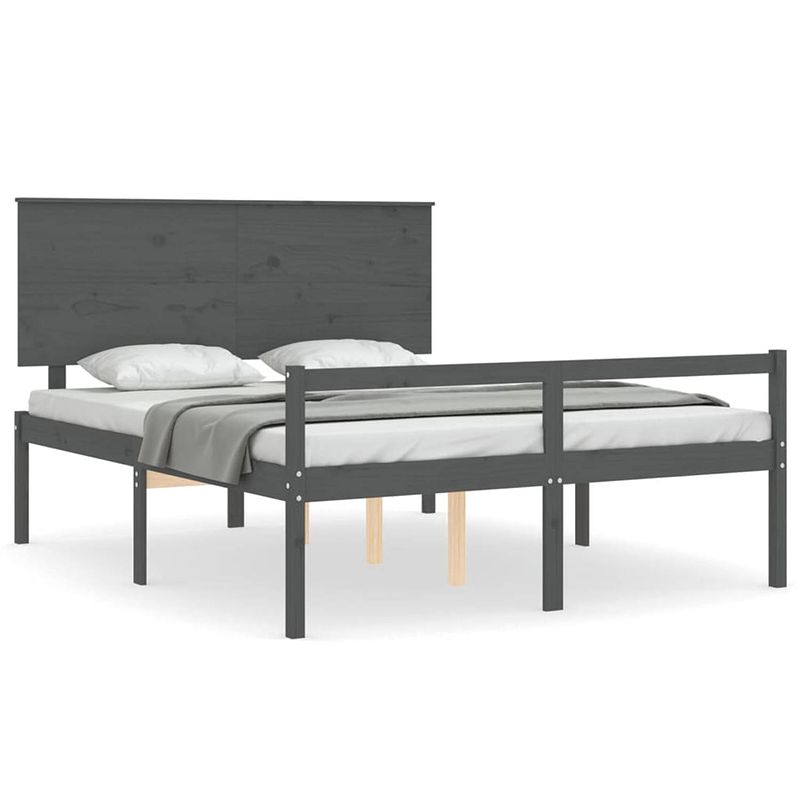 Foto van The living store massief grenenhouten bedframe - grijs - 205.5 x 155.5 x 82.5 cm - geschikt voor 150 x 200 cm matras -