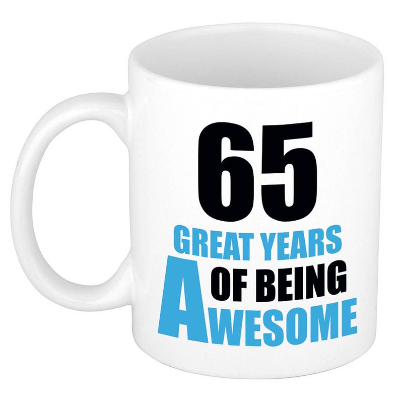 Foto van 65 great years of being awesome cadeau mok / beker wit en blauw - feest mokken