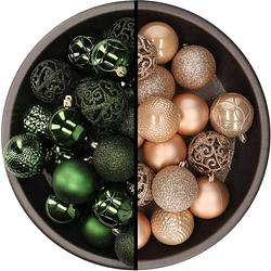 Foto van Kunststof kerstballen 74x stuks donkergroen en lichtbruin 6 cm - kerstbal