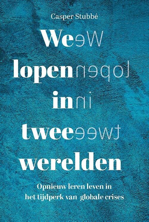 Foto van We lopen in twee werelden - casper stubbé - paperback (9789083185903)