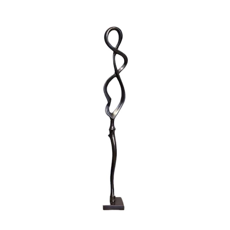 Foto van Benoa mcallen bronze sculpture 120 cm