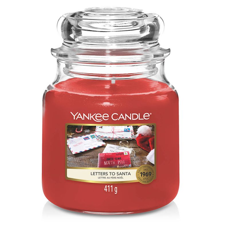 Foto van Yankee candle geurkaars medium letters to santa - 13 cm / ø 11 cm