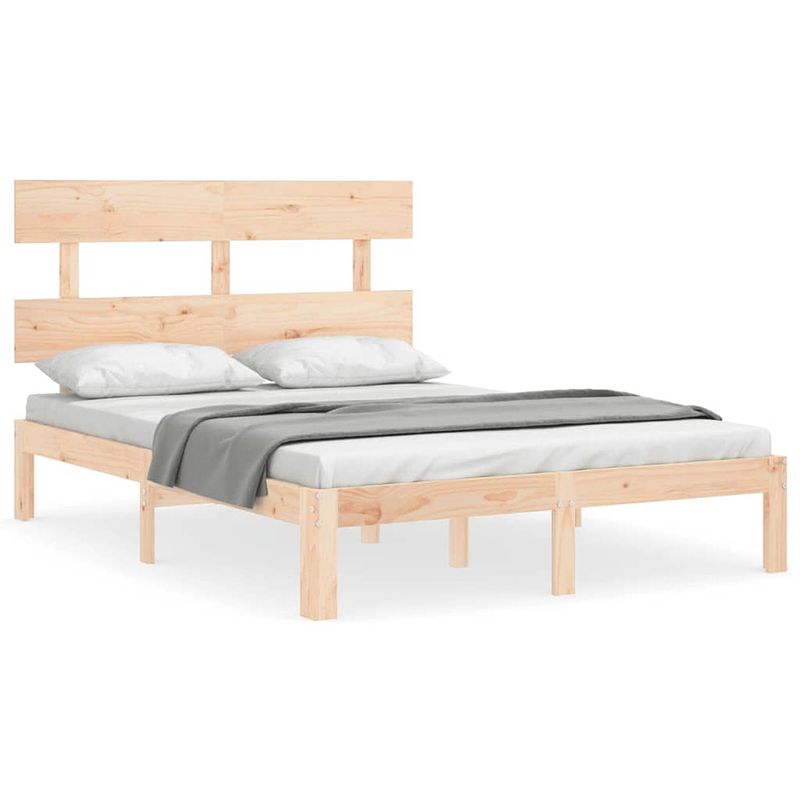 Foto van The living store bedframe - massief grenenhout - 203.5 x 123.5 x 81 cm - multiplex lattenbodem