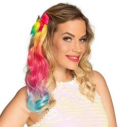 Foto van Regenboog hair extension met strik op clip 33 cm - verkleedhaardecoratie