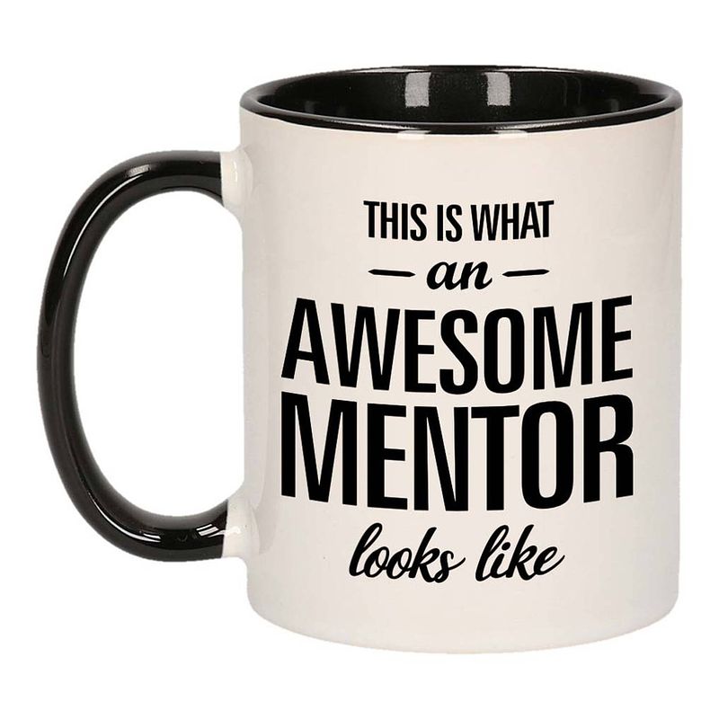 Foto van Awesome mentor / geweldige mentor mok / beker zwart wit 300 ml - cadeau mokken - feest mokken