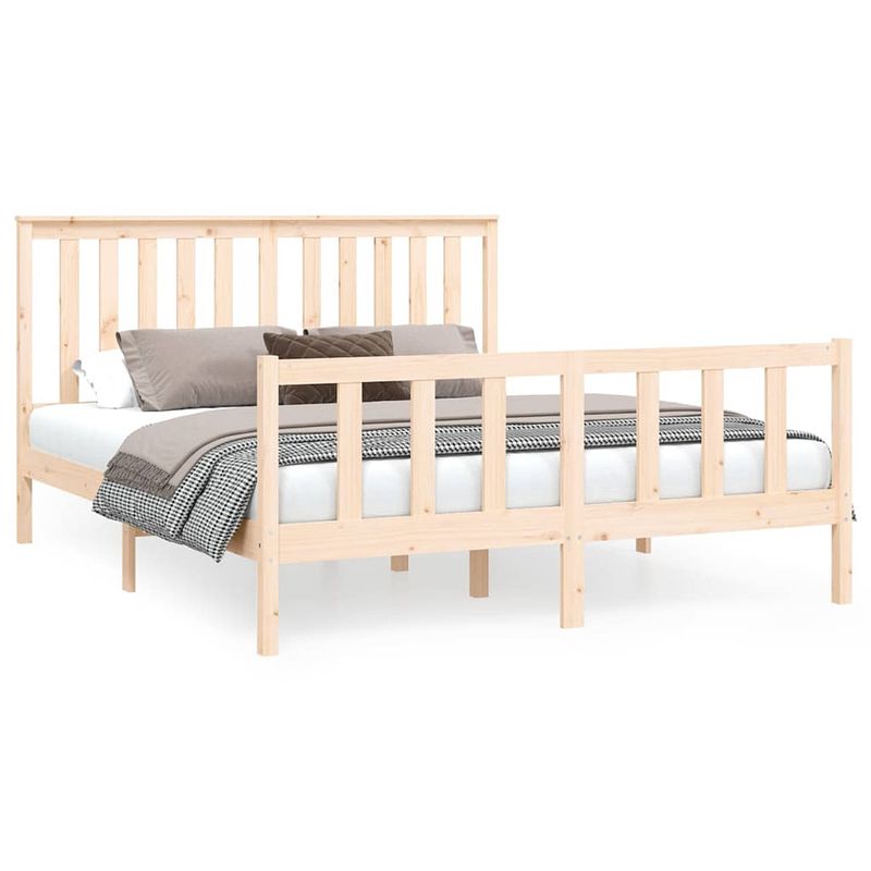 Foto van The living store houten bedframe - massief grenenhout - 205.5 x 166 x 101 cm - geen matras