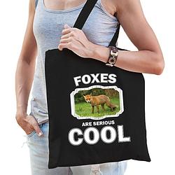 Foto van Katoenen tasje foxes are serious cool zwart - vossen/ bruine vos cadeau tas - feest boodschappentassen