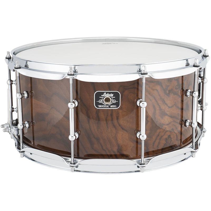 Foto van Ludwig lu6514wa universal wood walnut 14 x 6.5 inch snaredrum