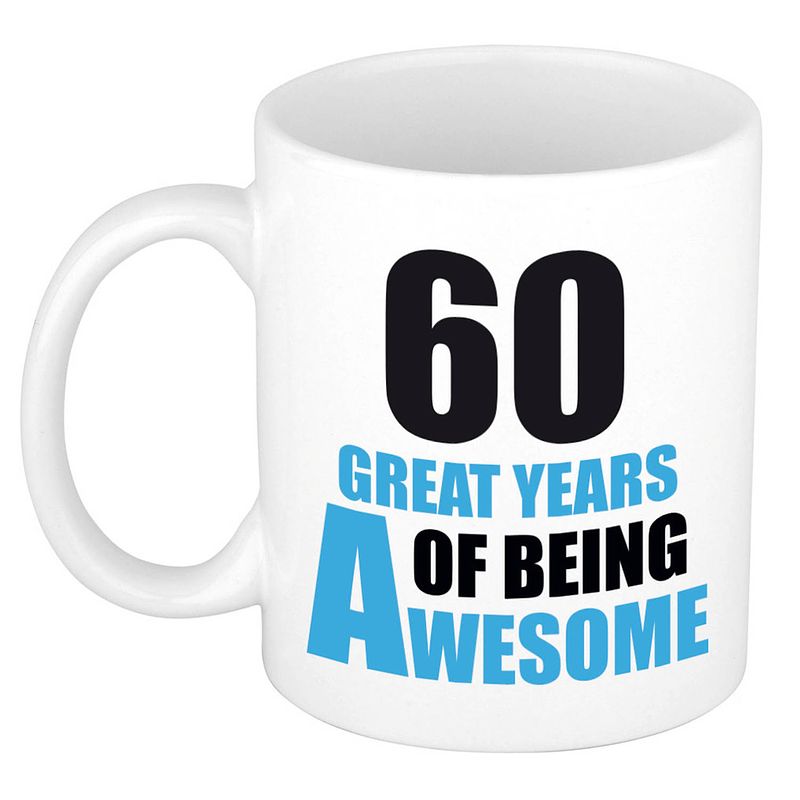 Foto van 60 great years of being awesome cadeau mok / beker wit en blauw - feest mokken