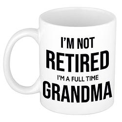 Foto van Im not retired im a full time grandma / oma pensioen mok / beker wit afscheidscadeau 300 ml - feest mokken