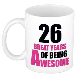 Foto van 26 great years of being awesome cadeau mok / beker wit en roze - feest mokken