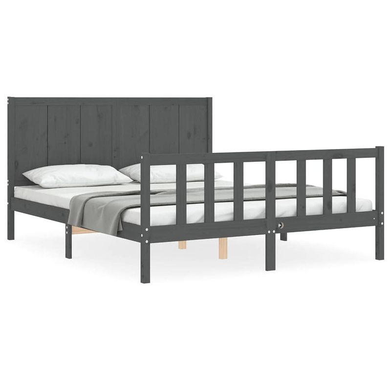 Foto van The living store bedframe - massief grenenhout - grijs - 205.5 x 155.5 x 100 cm - geschikt voor 150 x 200 cm matras -