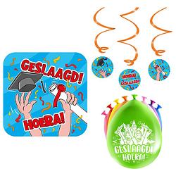 Foto van Geslaagd thema party versiering set hoera - huldebord en 16x ballonnen - feestpakketten