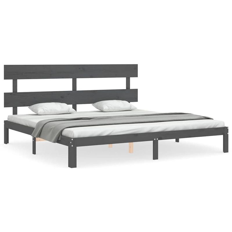 Foto van The living store bed - massief grenenhout - 203.5 x 183.5 x 81 cm - grijs