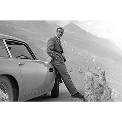 Foto van Pyramid james bond connery and aston martin poster 91,5x61cm