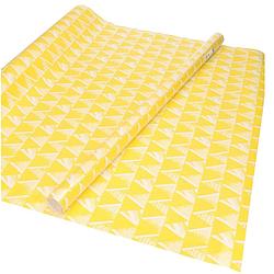 Foto van 1x inpakpapier/cadeaupapier geel met witte driehoekjes motief 200 x 70 cm rol - cadeaupapier