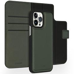 Foto van Accezz premium leather 2 in 1 wallet book case voor apple iphone 13 pro max telefoonhoesje groen