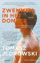 Foto van Zwemmen in het donker - tomasz jedrowski - paperback (9789029097260)