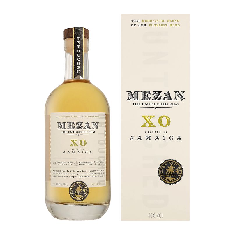 Foto van Mezan xo 70cl rum + giftbox