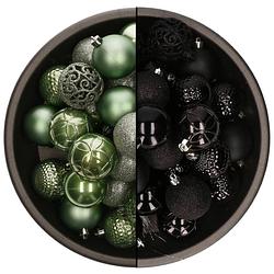 Foto van 74x stuks kunststof kerstballen mix zwart en salie groen 6 cm - kerstbal